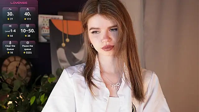 Snapshot of AmityDilley chatting on October 6, 4:10 am AmityDilley online show from October 6, 4:10 am