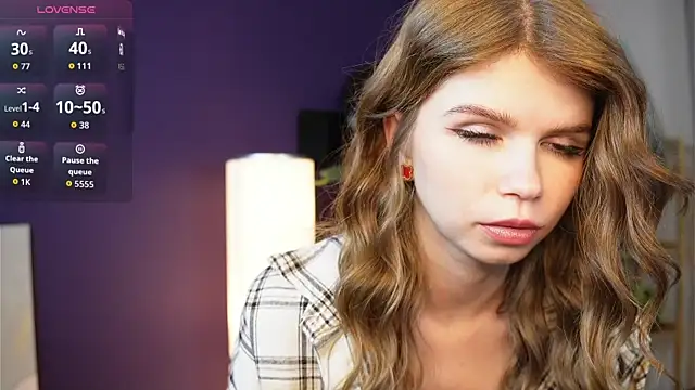 Snapshot of AmityDilley chatting on October 9, 6:33 am AmityDilley online show from October 9, 6:33 am