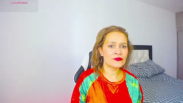 CarolinneFiotti online show from November 1, 1:13 pm