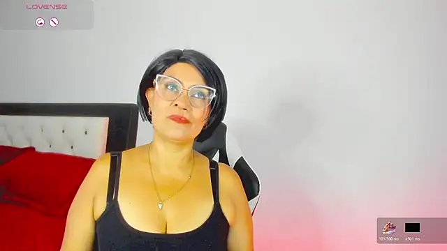 Snapshot of CarolinneFiotti chatting on January 11, 7:19 pm CarolinneFiotti online show from January 11, 7:19 pm