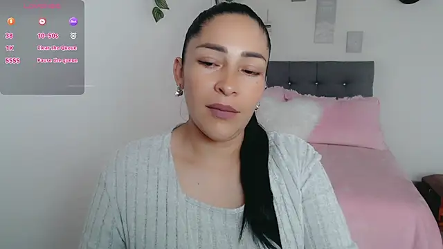 luna lgomez  online show from March 5, 12:12 pm