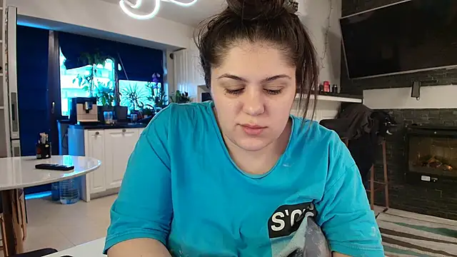 Snapshot of Layla- chatting on January 20, 10:18 am Layla- online show from January 20, 10:18 am