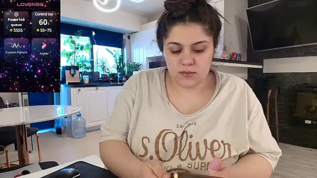 Snapshot of Layla- chatting on February 26, 9:53 am Layla- online show from February 26, 9:53 am