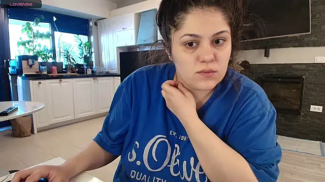 Snapshot of Layla- chatting on March 21, 2:29 pm Layla- online show from March 21, 2:29 pm