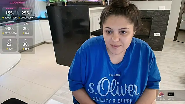 Snapshot of Layla- chatting on September 25, 10:19 am Layla- online show from September 25, 10:19 am
