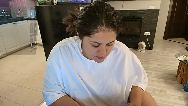 Snapshot of Layla- chatting on October 1, 10:43 am Layla- online show from October 1, 10:43 am