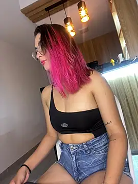 Snapshot of allison_wen chatting on March 17, 12:08 am allison wen online show from March 17, 12:08 am