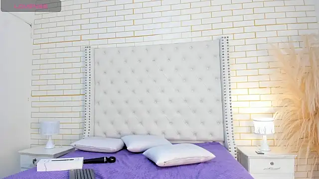 Emilly wilson  online show from December 14, 11:26 am