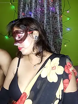 Snapshot of Exotic_couple_38 chatting on October 31, 7:15 pm Exotic couple 38 online show from October 31, 7:15 pm