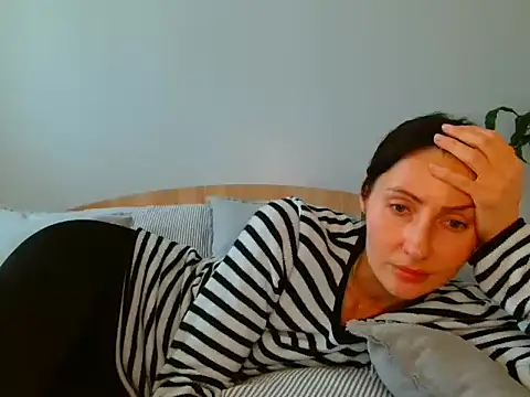 Snapshot of Irina9793 chatting on April 29, 9:35 am Irina9793 online show from April 29, 9:35 am