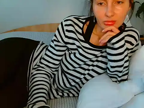 Snapshot of Irina9793 chatting on May 1, 9:03 am Irina9793 online show from May 1, 9:03 am