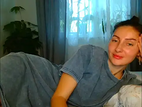 Snapshot of Irina9793 chatting on May 21, 6:42 am Irina9793 online show from May 21, 6:42 am