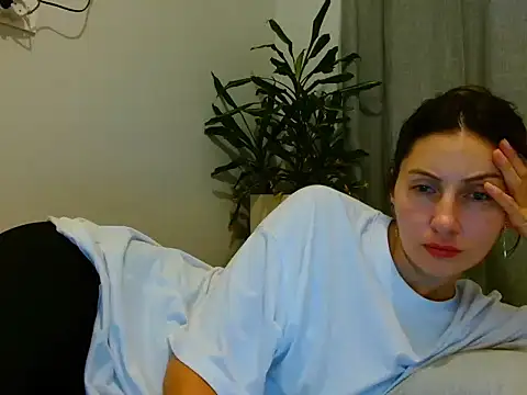 Snapshot of Irina9793 chatting on June 16, 6:21 pm Irina9793 online show from June 16, 6:21 pm