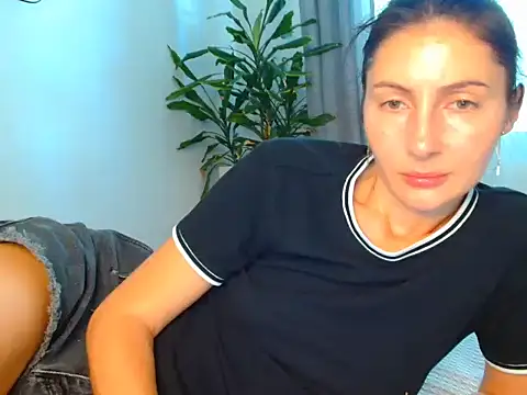 Snapshot of Irina9793 chatting on June 21, 6:38 am Irina9793 online show from June 21, 6:38 am