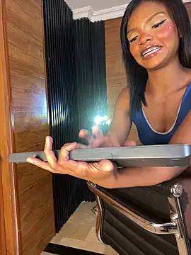 PinkyMoon online show from March 13, 4:52 am