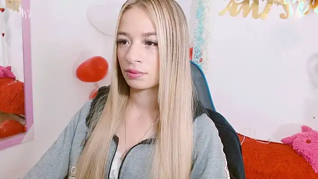 hannah 026 online show from September 13, 11:43 am