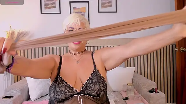 Snapshot of Lucy_Milf_68 chatting on April 1, 10:49 am Lucy Milf 68 online show from April 1, 10:49 am