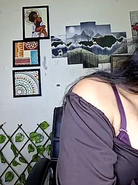 Snapshot of Noor-Bold chatting on February 3, 2:53 am Noor-Bold online show from February 3, 2:53 am