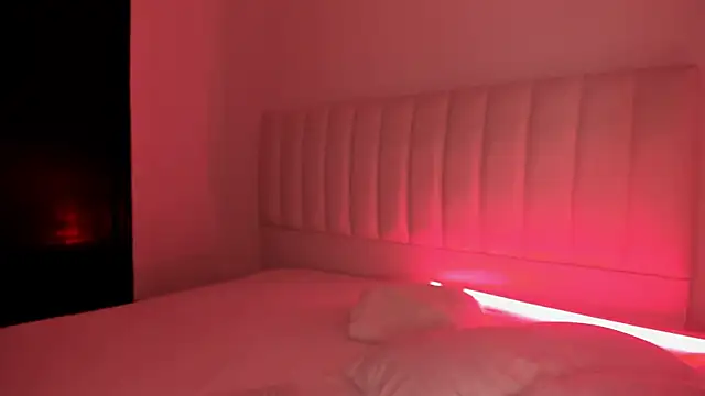 Snapshot of Hannahx__ chatting on December 13, 7:53 pm Hannahx online show from December 13, 7:53 pm