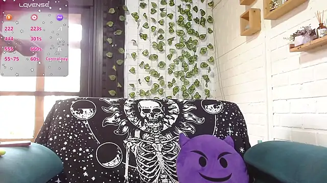 Snapshot of LiraSonnett chatting on September 16, 9:27 pm LiraSonnett online show from September 16, 9:27 pm