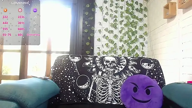 Snapshot of LiraSonnett chatting on October 7, 9:12 pm LiraSonnett online show from October 7, 9:12 pm