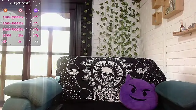 Snapshot of LiraSonnett chatting on October 16, 9:27 pm LiraSonnett online show from October 16, 9:27 pm