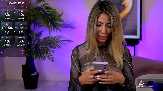 Snapshot of SophiaPotts chatting on November 9, 3:49 am SophiaPotts online show from November 9, 3:49 am