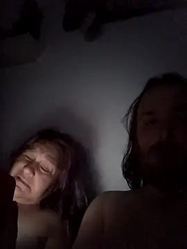 Snapshot of SpnzTnT chatting on February 4, 9:15 am SpnzTnT online show from February 4, 9:15 am