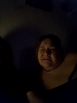 Snapshot of SpnzTnT chatting on February 6, 8:40 am SpnzTnT online show from February 6, 8:40 am