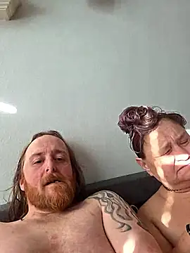 Snapshot of SpnzTnT chatting on February 7, 10:02 pm SpnzTnT online show from February 7, 10:02 pm