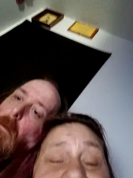 Snapshot of SpnzTnT chatting on March 1, 7:32 am SpnzTnT online show from March 1, 7:32 am