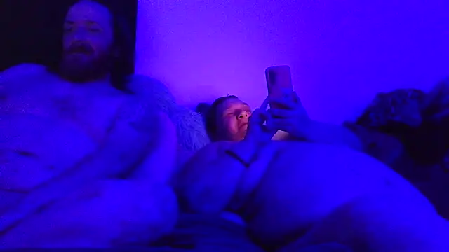 Snapshot of SpnzTnT chatting on March 3, 3:45 am SpnzTnT online show from March 3, 3:45 am