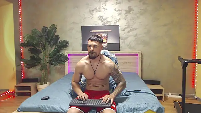 Snapshot of Tiberius_hunk chatting on June 6, 5:23 am Tiberius hunk online show from June 6, 5:23 am