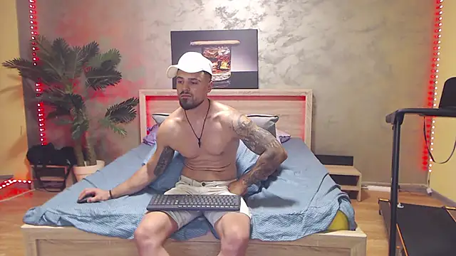 Snapshot of Tiberius_hunk chatting on July 7, 7:23 am Tiberius hunk online show from July 7, 7:23 am