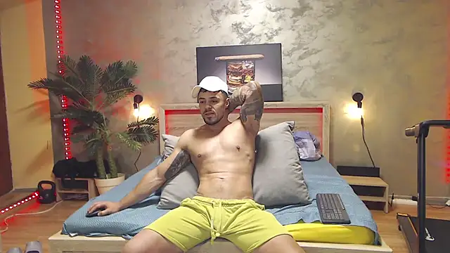 Snapshot of Tiberius_hunk chatting on August 1, 4:56 am Tiberius hunk online show from August 1, 4:56 am