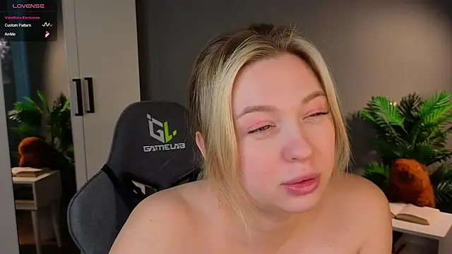 christie luv online show from February 13, 11:06 am