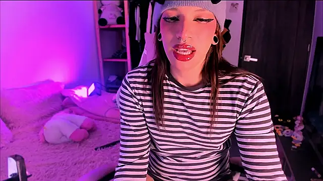 Loona s online show from March 14, 7:30 pm