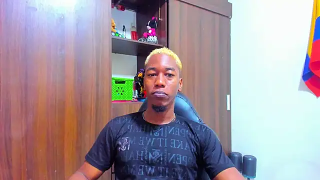 Snapshot of Dreamastercum_ chatting on June 4, 12:33 pm Dreamastercum online show from June 4, 12:33 pm