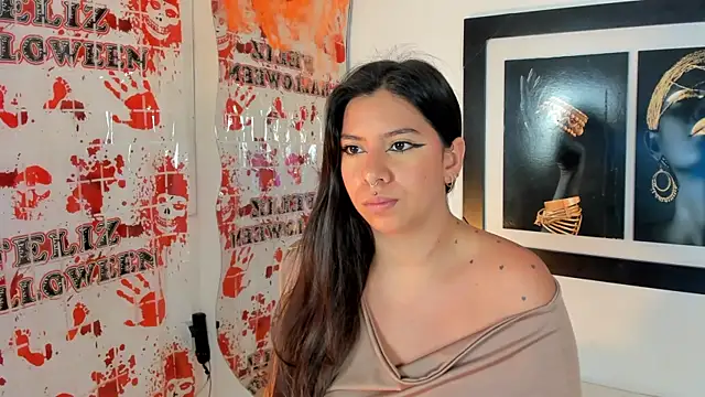 Snapshot of emilyy_cooperr chatting on November 4, 12:04 pm emilyy cooperr online show from November 4, 12:04 pm