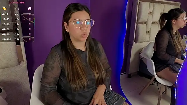 Snapshot of emilyy_cooperr chatting on June 10, 12:15 pm emilyy cooperr online show from June 10, 12:15 pm