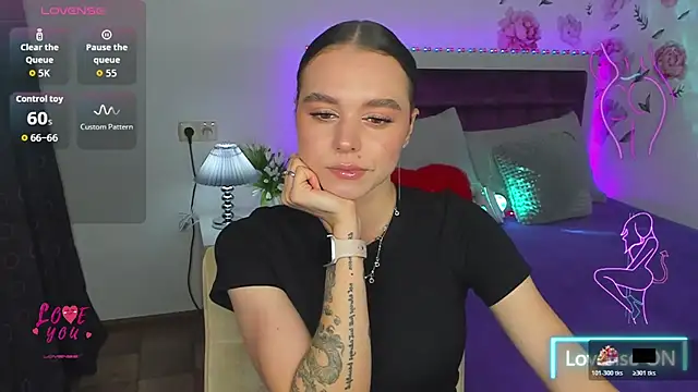Snapshot of EmelyMason chatting on May 20, 4:51 am EmelyMason online show from May 20, 4:51 am