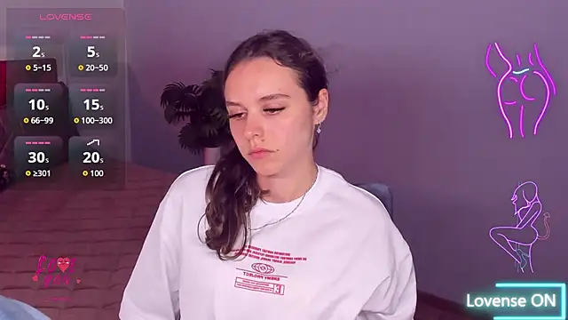 Snapshot of EmelyMason chatting on June 17, 9:34 am EmelyMason online show from June 17, 9:34 am