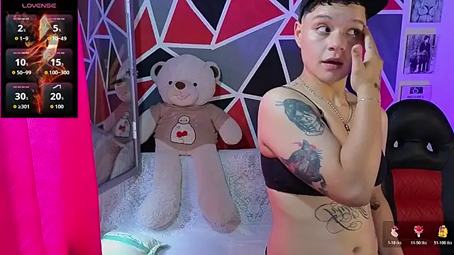 Snapshot of demimoore222 chatting on February 4, 6:47 pm demimoore222 online show from February 4, 6:47 pm