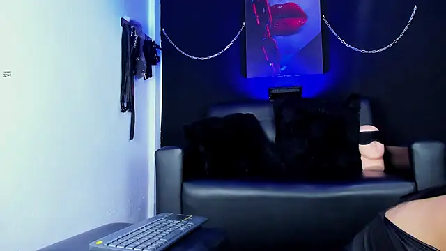 ThaleiaStone online show from November 14, 2:21 am