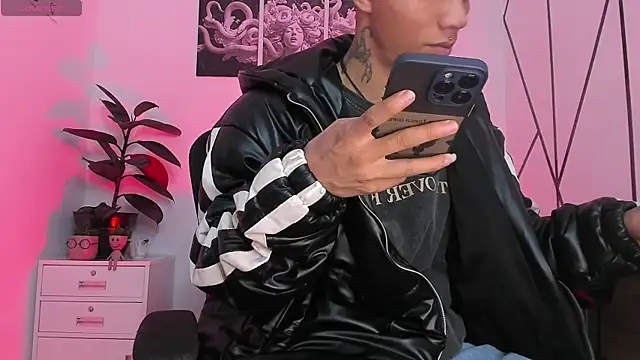 Snapshot of CRAZY-BOY99 chatting on November 14, 11:53 am CRAZY-BOY99 online show from November 14, 11:53 am