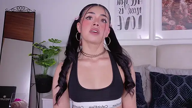 SaritaBratz online show from February 25, 8:51 pm