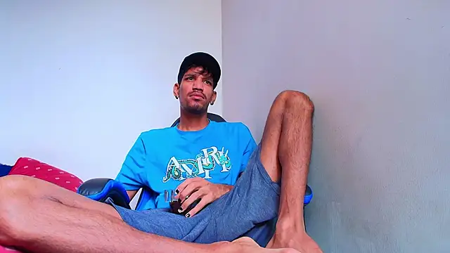 Snapshot of Miguel_bigcock chatting on June 25, 1:59 pm Miguel bigcock online show from June 25, 1:59 pm