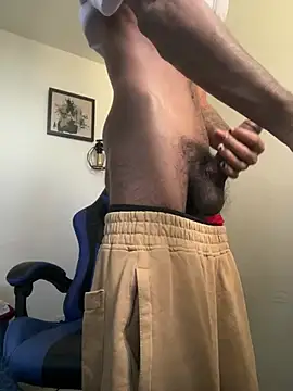 Snapshot of Miguel_bigcock chatting on July 17, 11:09 pm Miguel bigcock online show from July 17, 11:09 pm