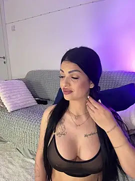 Snapshot of IrisRossie chatting on May 20, 5:35 am IrisRossie online show from May 20, 5:35 am