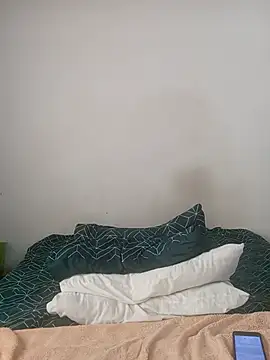 Snapshot of Missvixen81 chatting on July 6, 1:41 pm Missvixen81 online show from July 6, 1:41 pm